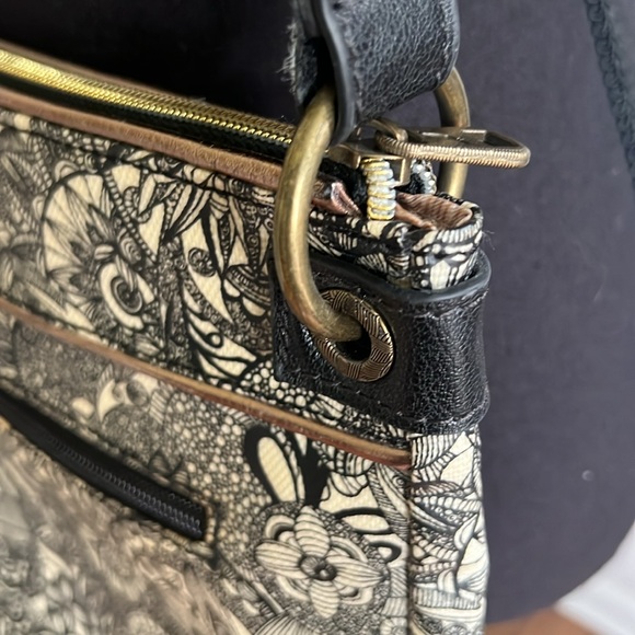 New Sakroots Crossbody purse handbag, Floral design gold lining keychain. PEACE! - Picture 6 of 13
